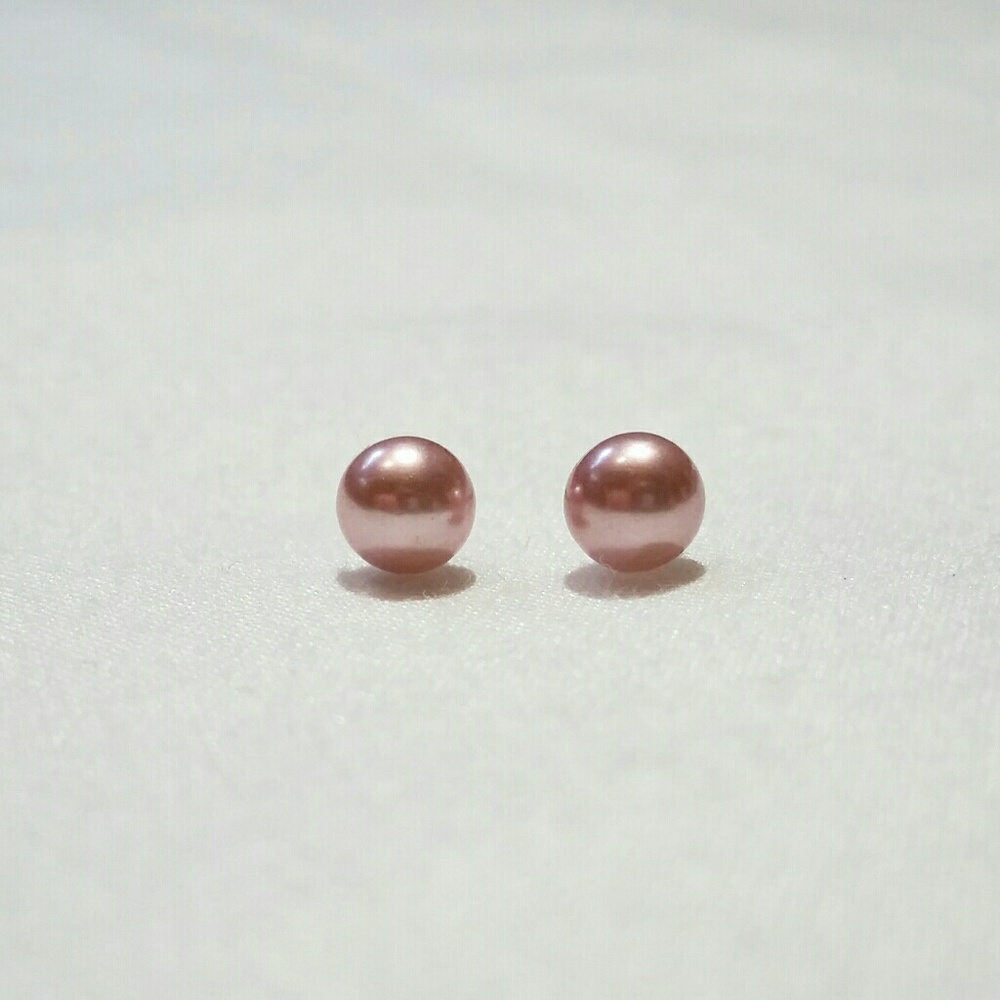 2/$22☆Pink pearl stud earrings